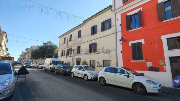 locale commerciale in vendita a Manziana