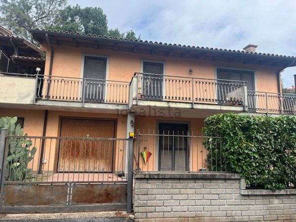 casa indipendente in vendita a Manziana