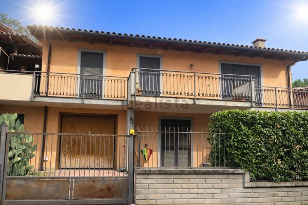 casa indipendente in vendita a Manziana