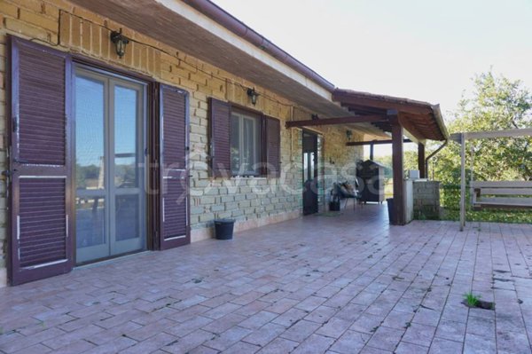 casa indipendente in vendita a Manziana