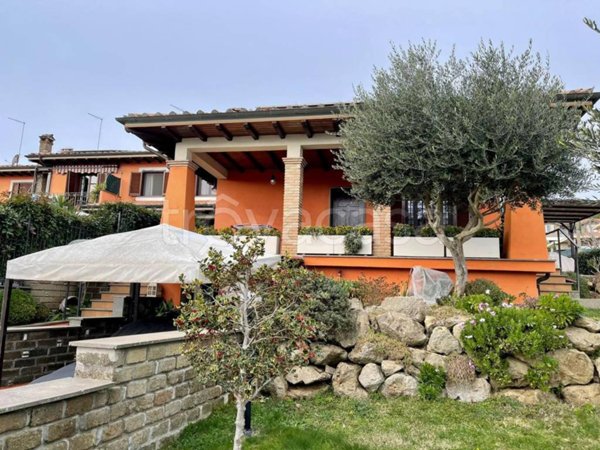 casa indipendente in vendita a Manziana