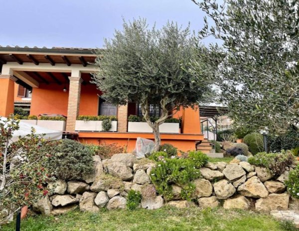 casa indipendente in vendita a Manziana in zona Quadroni