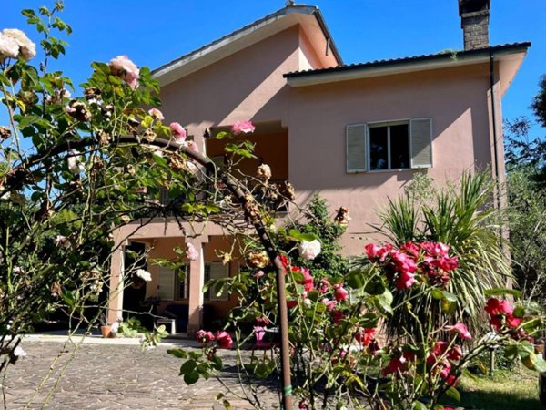 casa indipendente in vendita a Manziana