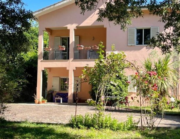 casa indipendente in vendita a Manziana