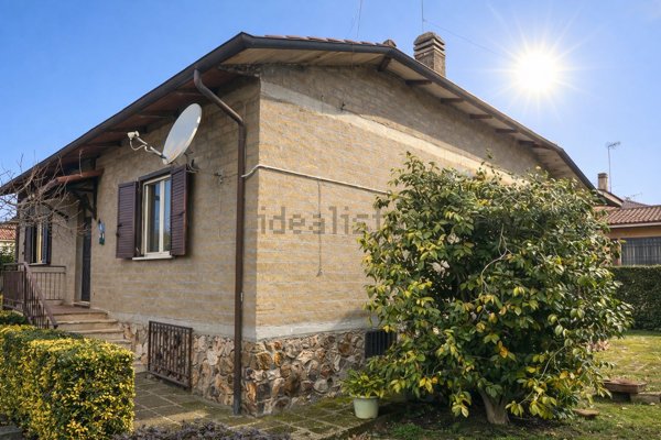 casa indipendente in vendita a Manziana