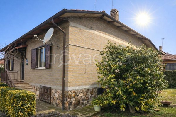 casa indipendente in vendita a Manziana