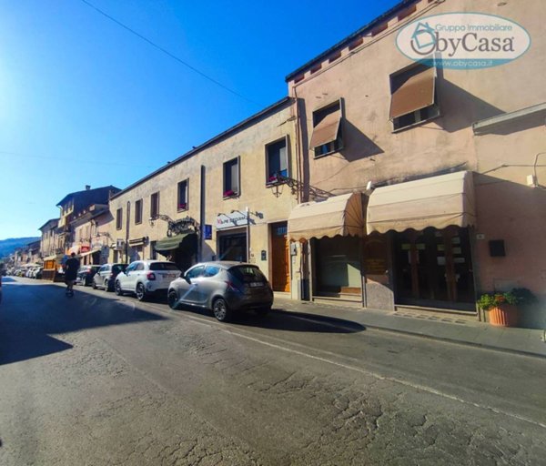 locale commerciale in vendita a Manziana