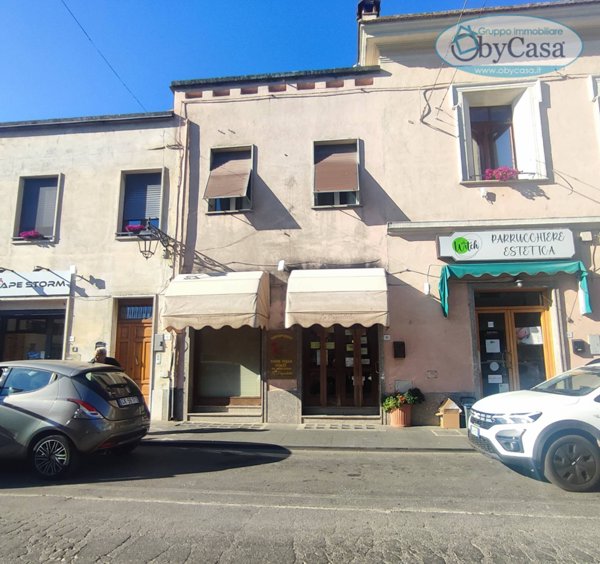 locale commerciale in vendita a Manziana