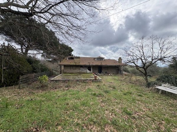 casa indipendente in vendita a Manziana