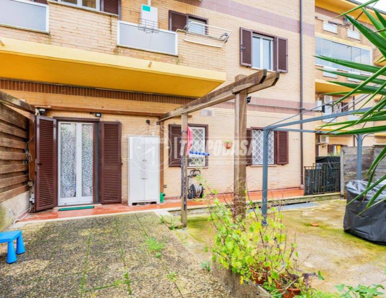 appartamento in vendita a Manziana in zona Quadroni
