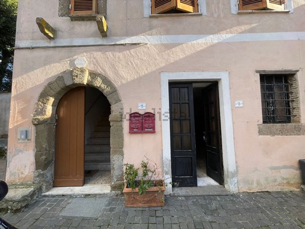 appartamento in vendita a Manziana in zona Quadroni