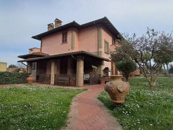casa indipendente in vendita a Manziana