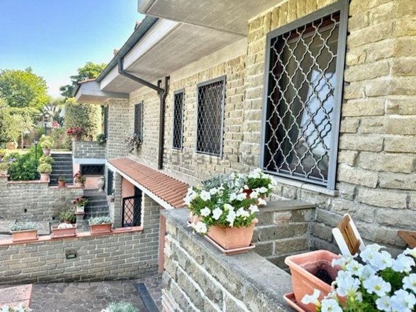 casa indipendente in vendita a Manziana