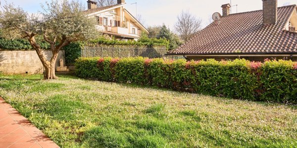 casa indipendente in vendita a Manziana