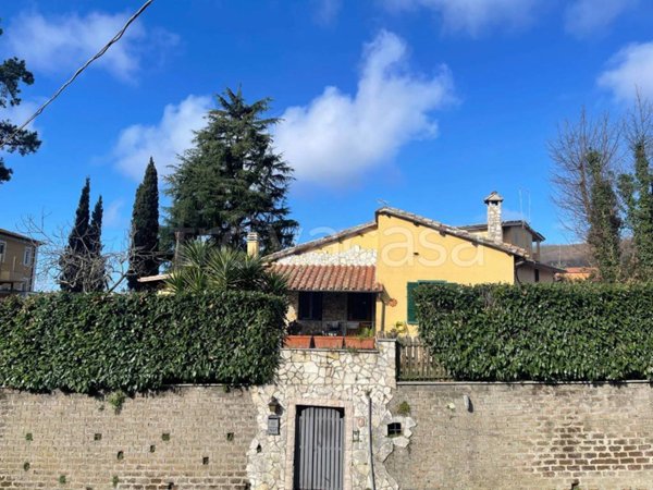 casa indipendente in vendita a Manziana