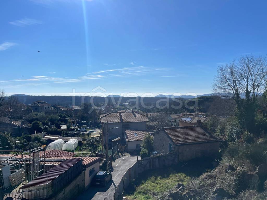 appartamento in vendita a Manziana in zona Quadroni