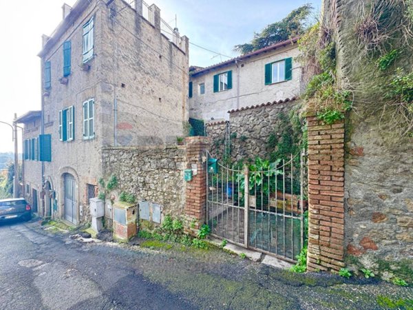 appartamento in vendita a Manziana in zona Quadroni