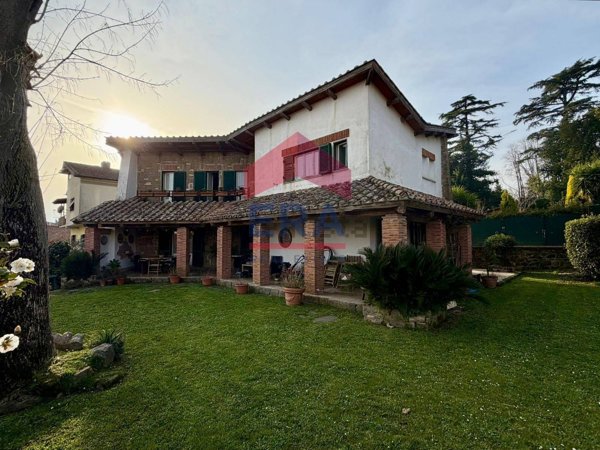 casa indipendente in vendita a Manziana