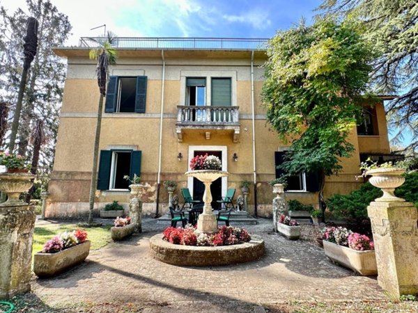 casa indipendente in vendita a Manziana