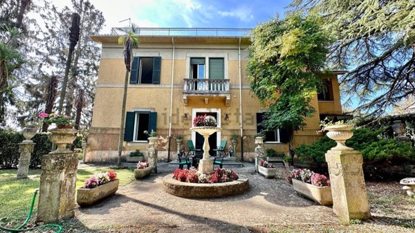 casa indipendente in vendita a Manziana