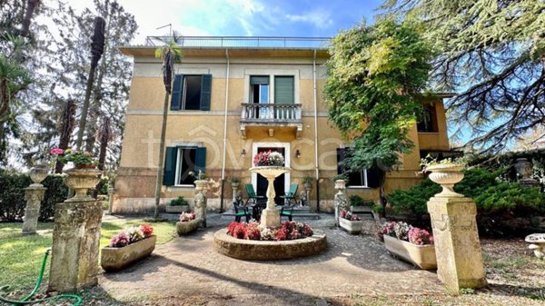 casa indipendente in vendita a Manziana