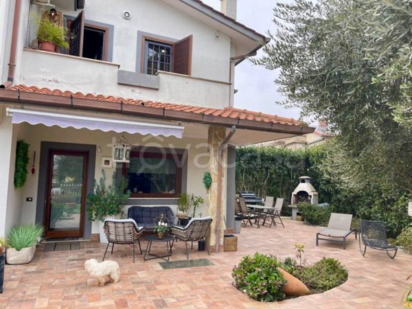 casa indipendente in vendita a Manziana