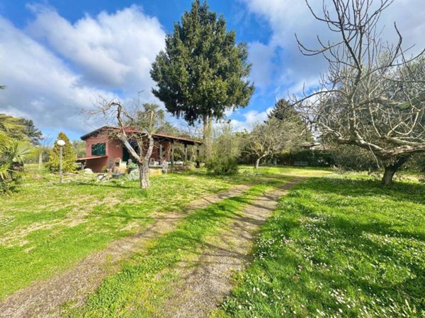 casa indipendente in vendita a Manziana