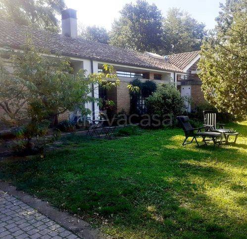 casa indipendente in vendita a Manziana