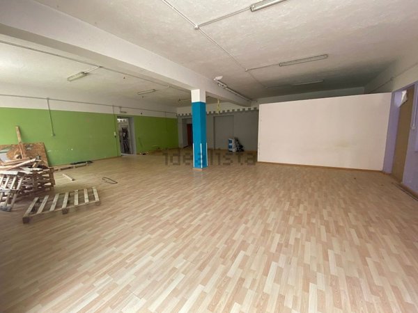 locale commerciale in vendita a Manziana