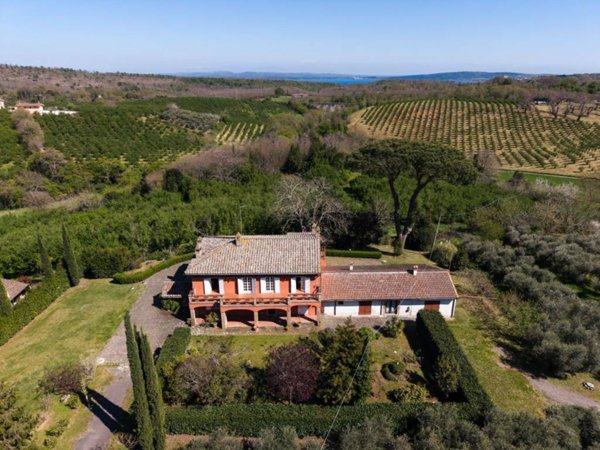 casa indipendente in vendita a Manziana