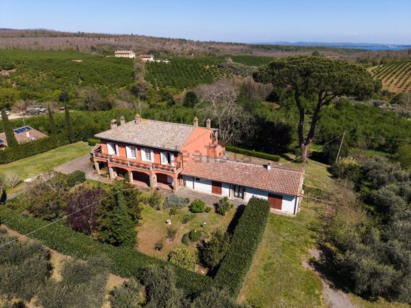 casa indipendente in vendita a Manziana