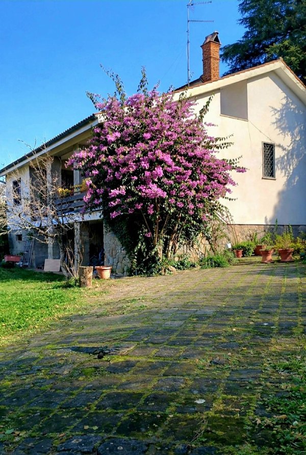 casa indipendente in vendita a Manziana