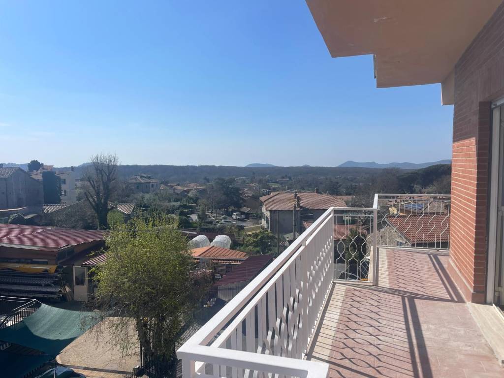 appartamento in vendita a Manziana in zona Quadroni