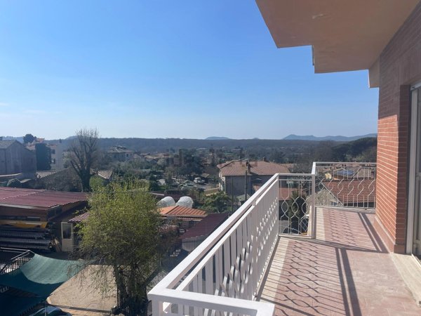 appartamento in vendita a Manziana in zona Quadroni