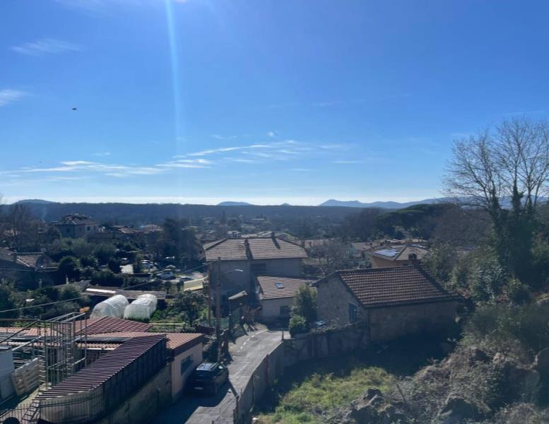 appartamento in vendita a Manziana in zona Quadroni