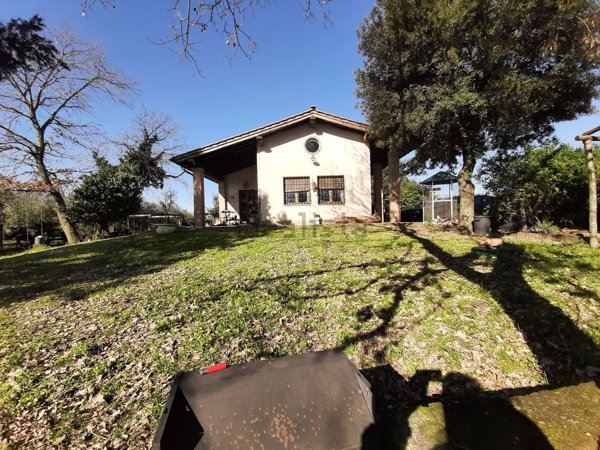 casa indipendente in vendita a Manziana