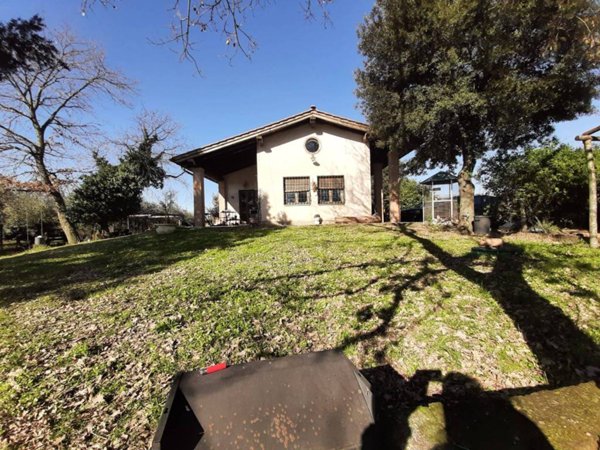 casa indipendente in vendita a Manziana