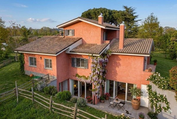 casa indipendente in vendita a Manziana