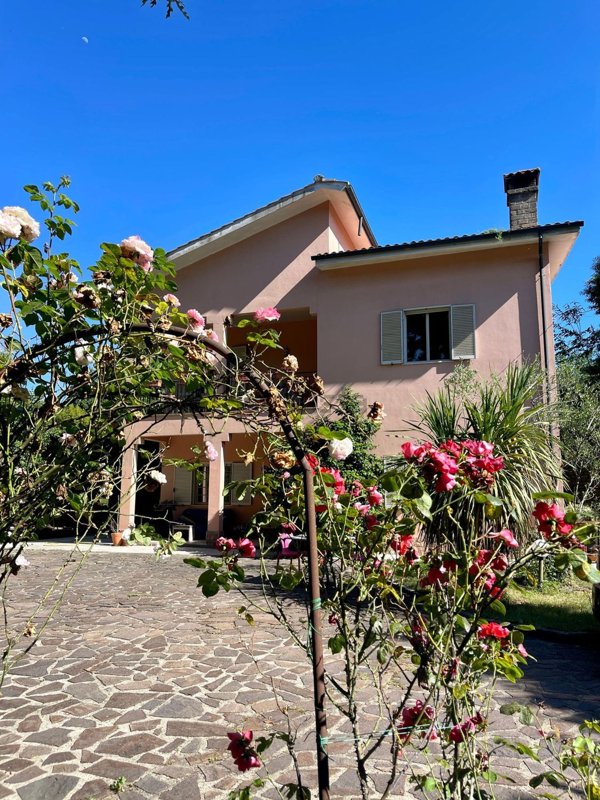 casa indipendente in vendita a Manziana