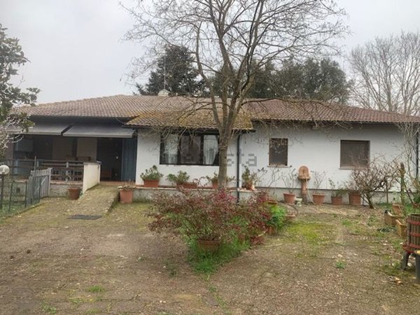 casa indipendente in vendita a Manziana