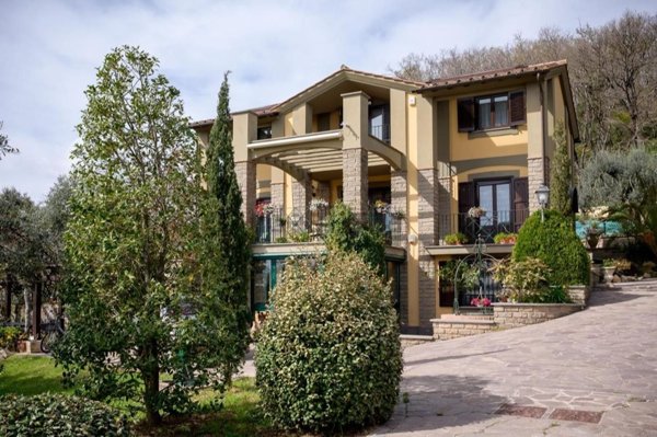 casa indipendente in vendita a Manziana