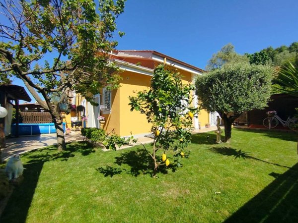 casa indipendente in vendita a Manziana