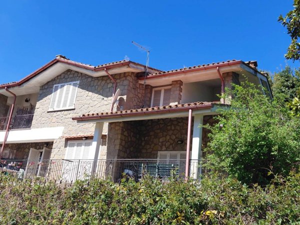 casa indipendente in vendita a Manziana