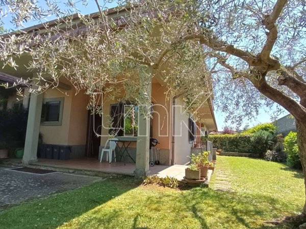 casa indipendente in vendita a Manziana