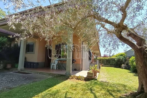 casa indipendente in vendita a Manziana