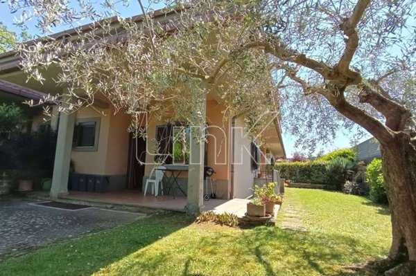 casa indipendente in vendita a Manziana