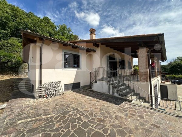 casa indipendente in vendita a Manziana