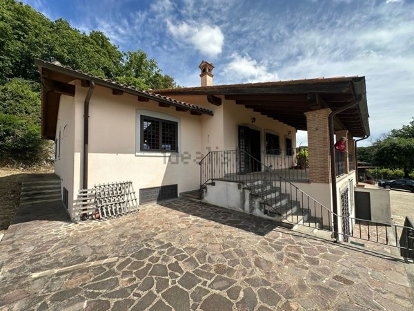 casa indipendente in vendita a Manziana