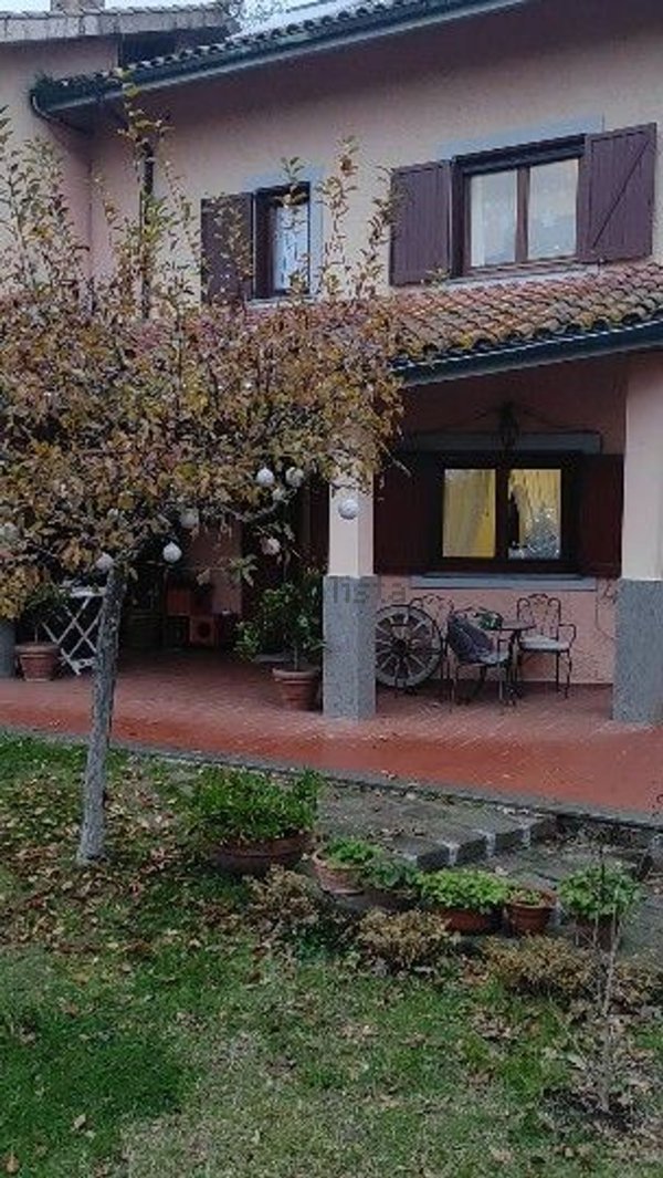 casa indipendente in vendita a Manziana