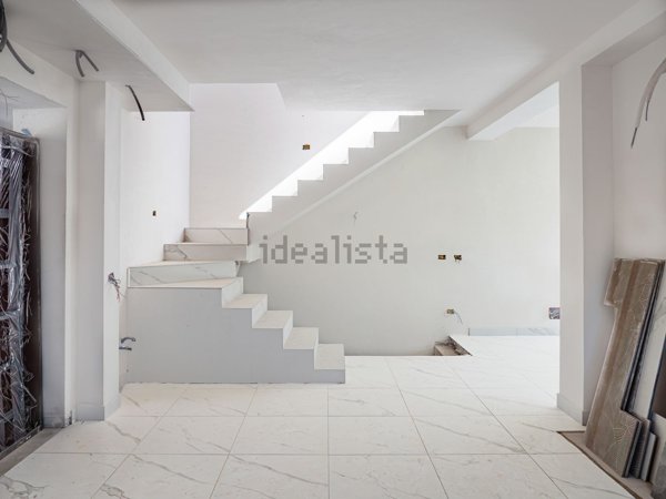 casa indipendente in vendita a Manziana